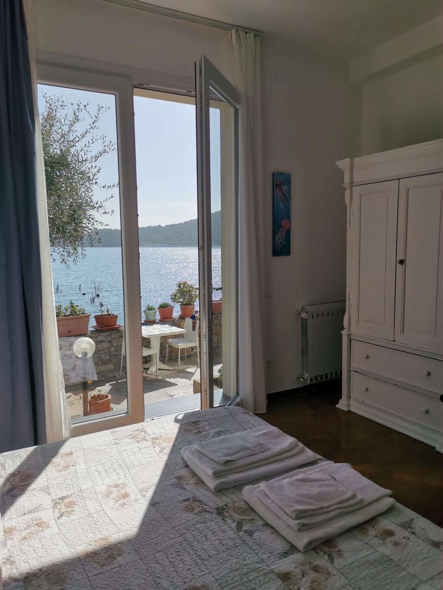 بورتوفينيري B&B La Palafitta المظهر الخارجي الصورة